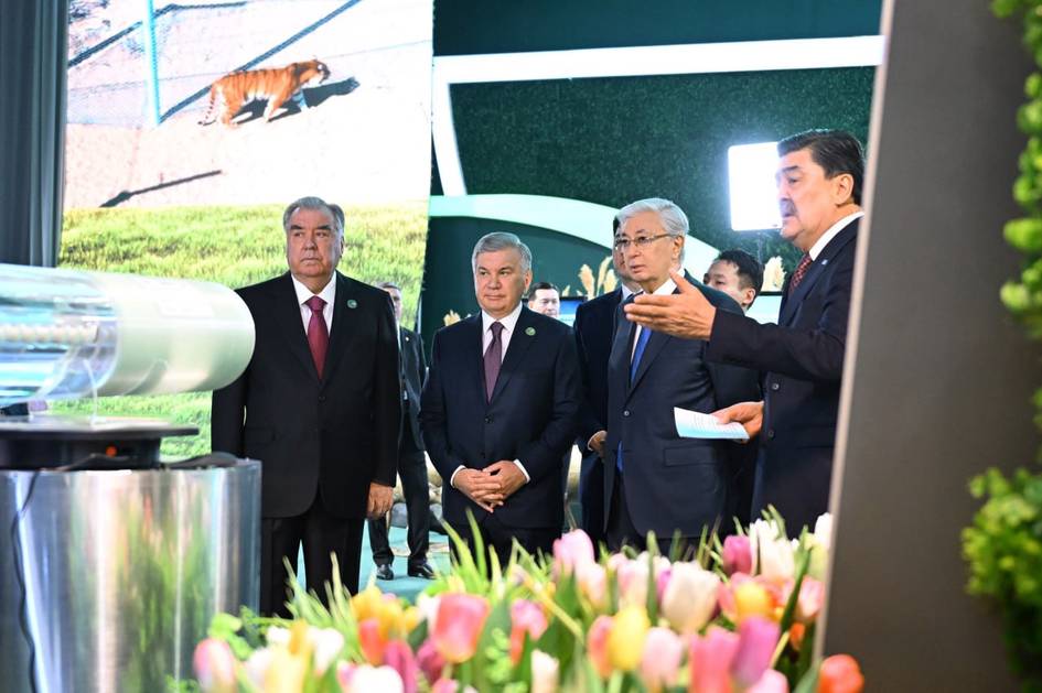 Shavkat Mirziyoyev Ostonada Mintaqaviy ekologik sammit ko‘rgazmasi bilan tanishdi